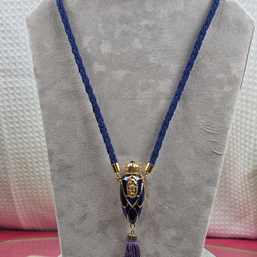 Mesmerize Avon Perfume Pendant Necklace